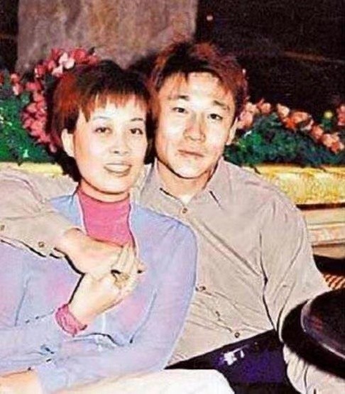 好男人孟桐,那英和孟桐牵手视频