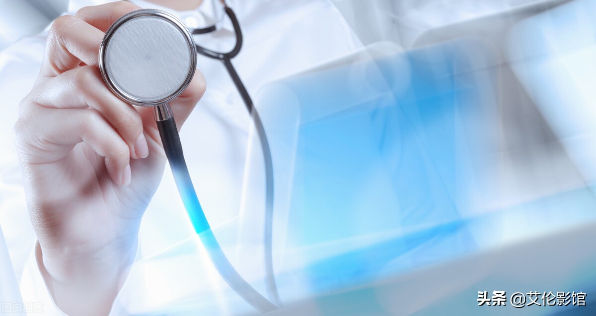 湖北一男子陪媳妇买东西，偷偷暗语买烟，收银员秒懂：男人的默契