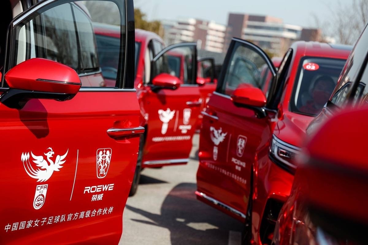 荣威imax8气场不输埃尔法,荣威imax8驾乘体验