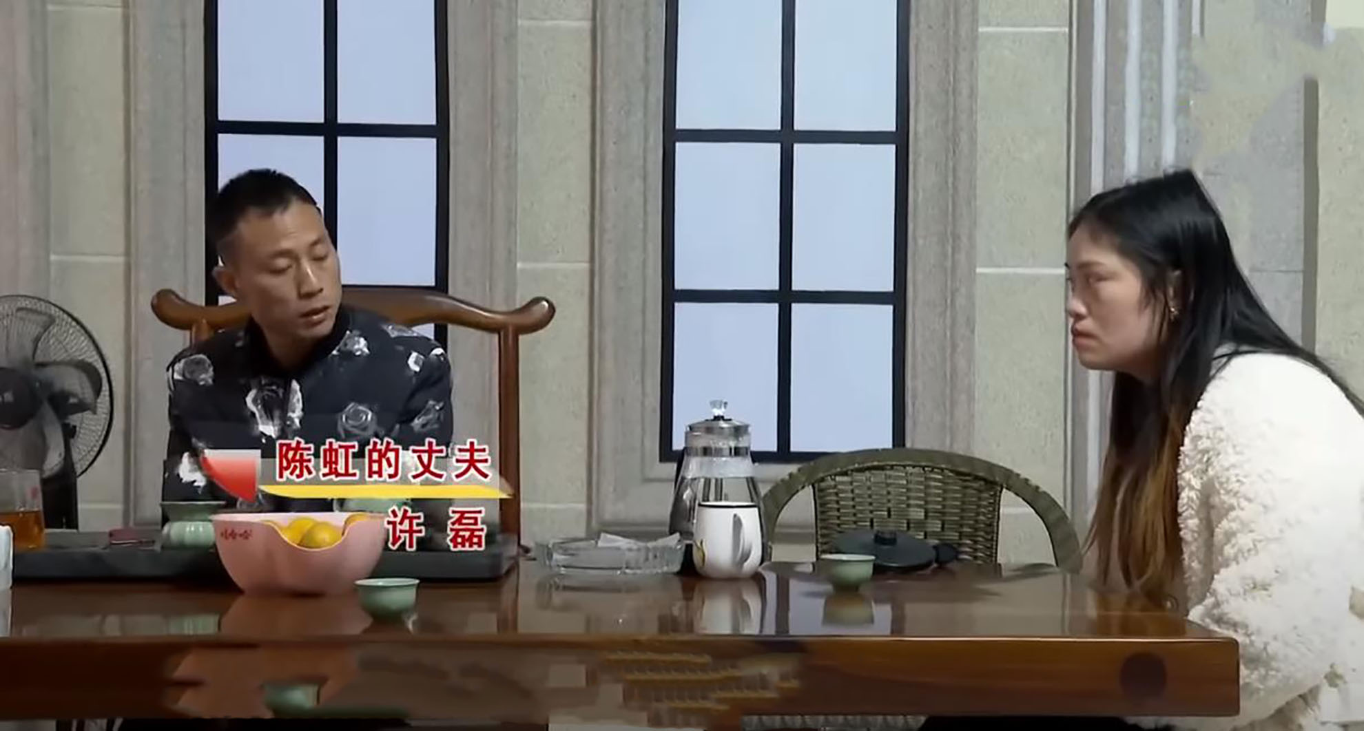 丈夫投资失败妻子摆摊还债,丈夫向妻子娘家借钱创业