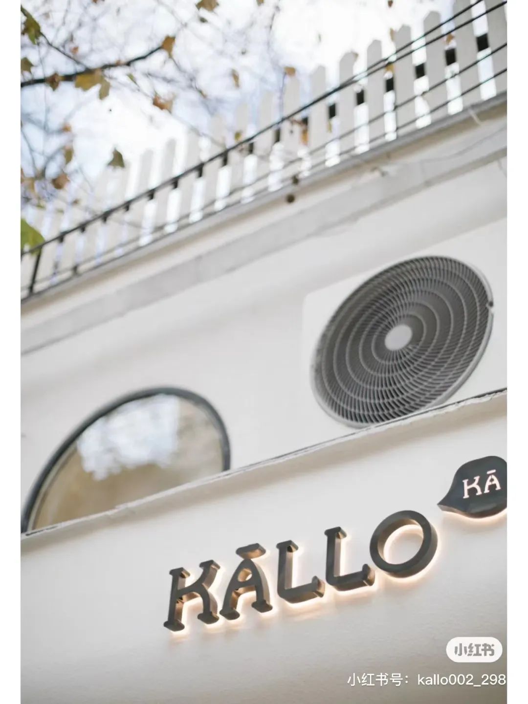 某知名品牌的生椰拿铁，三口就喝完，剩下半杯冰！