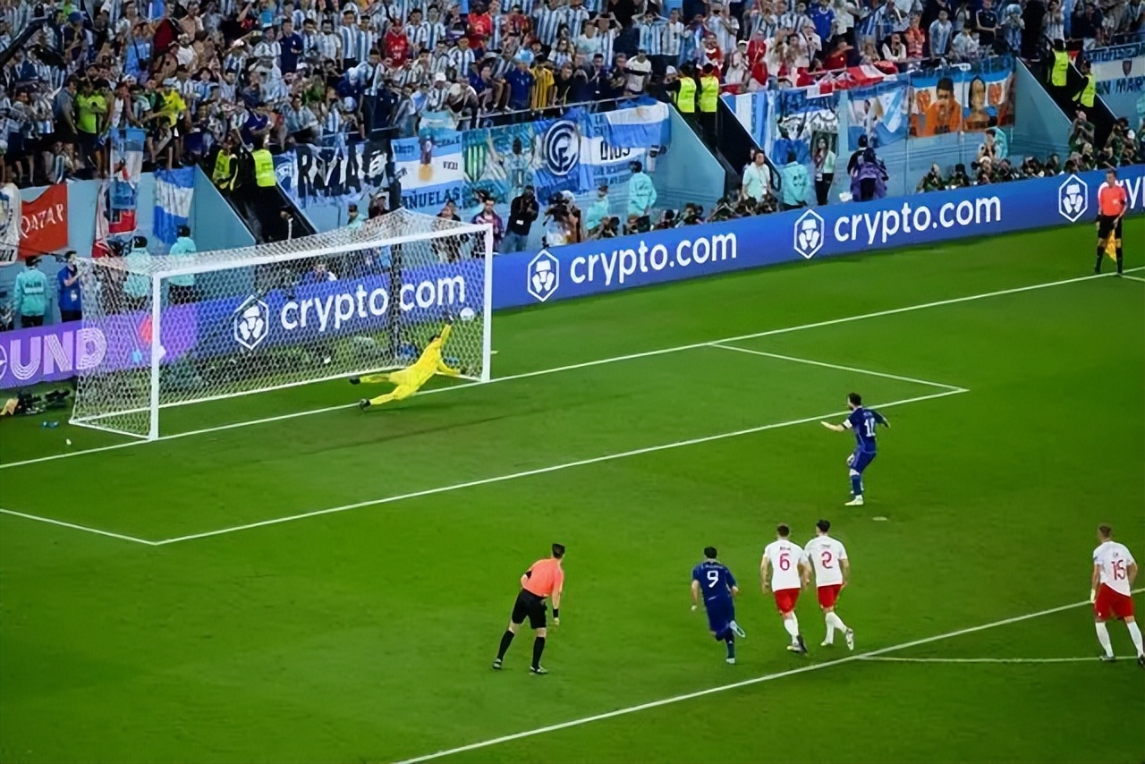 世界杯风头最劲门将，9次扑救+扑出梅西点球，打破多项神奇纪录