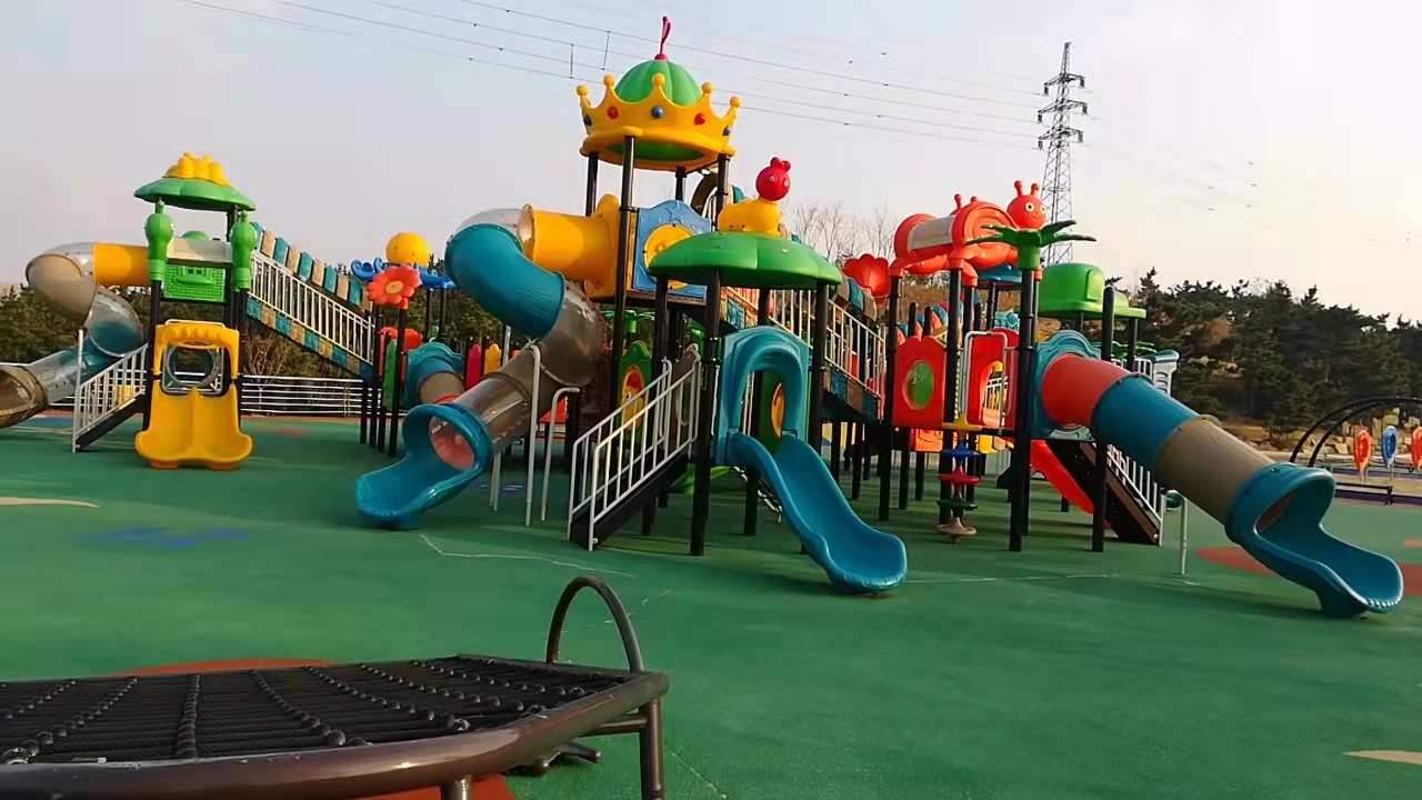 威海华田体育公园晚上好玩吗,华田体育公园的孔雀在哪里