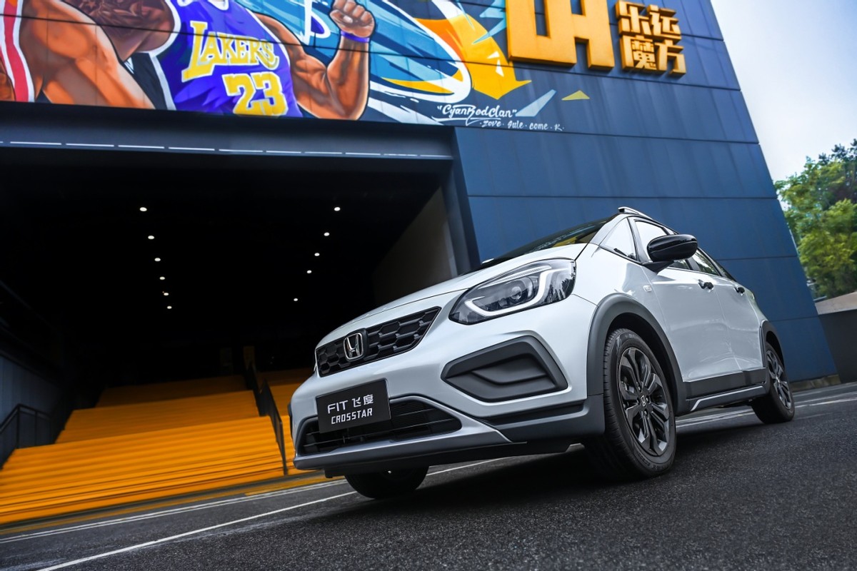 两厢车飞度和poloplus哪个好,两厢车最保值的是飞度吗