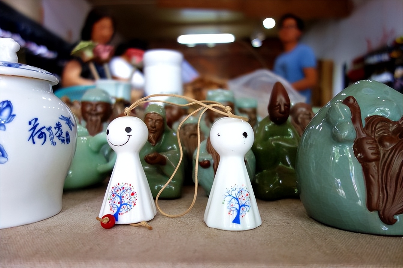 景德镇陶瓷之都在哪里,逛景德镇陶瓷城