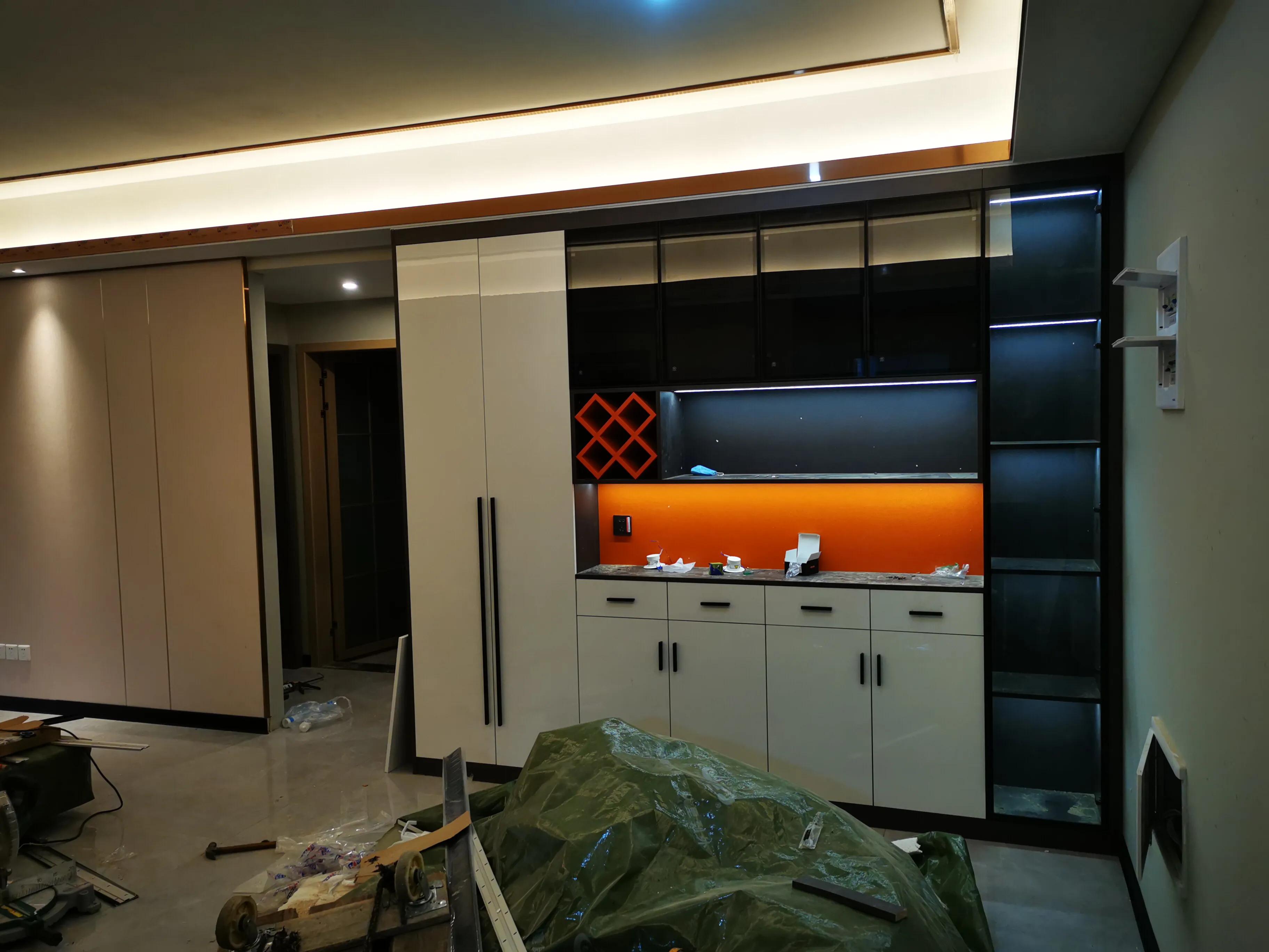 成都定制柜子鲁丽欧松板配PET肤感和高光门安装完工！640元/平方