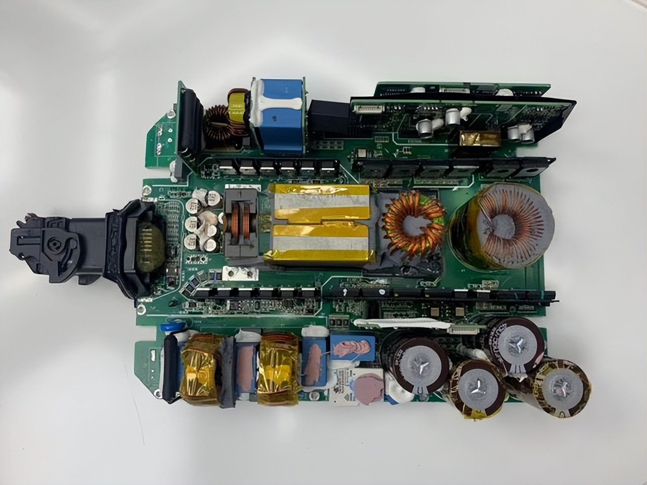 电动汽车家里没有充电桩怎么充电,电动汽车充电用充电桩还是随车充