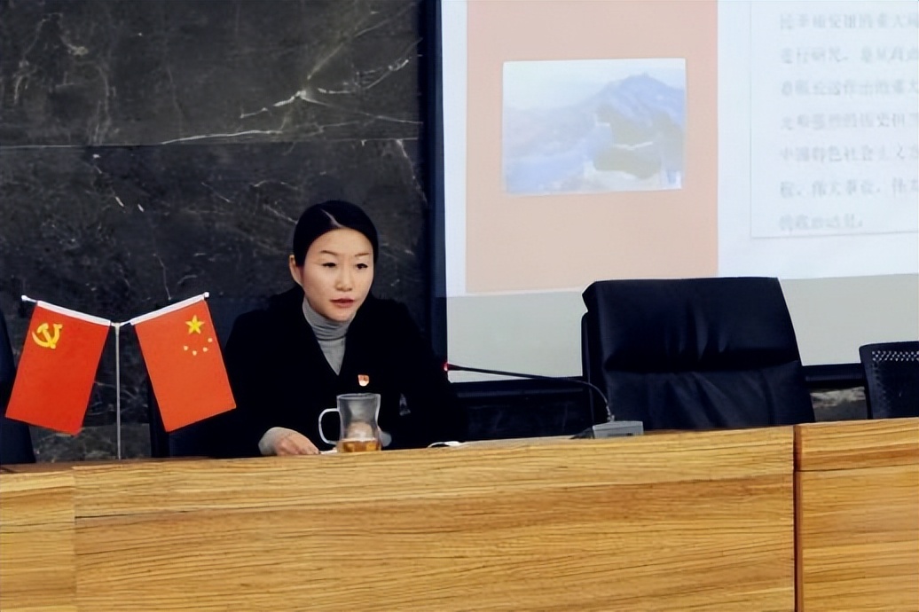 回顾美艳董事长落马，21岁刚毕业就当上了当地局长，疑似权色上位