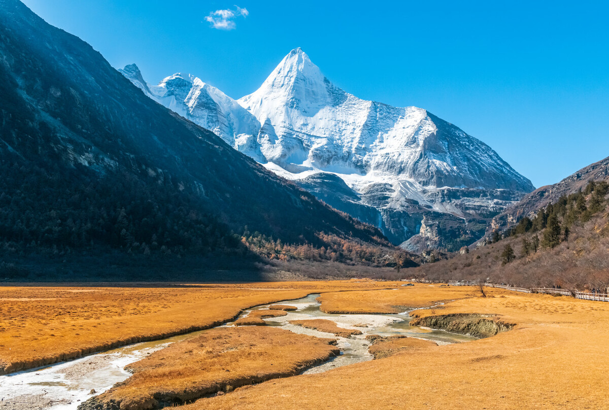 稻城亚丁真的好吗,稻城亚丁真的有这么好看吗