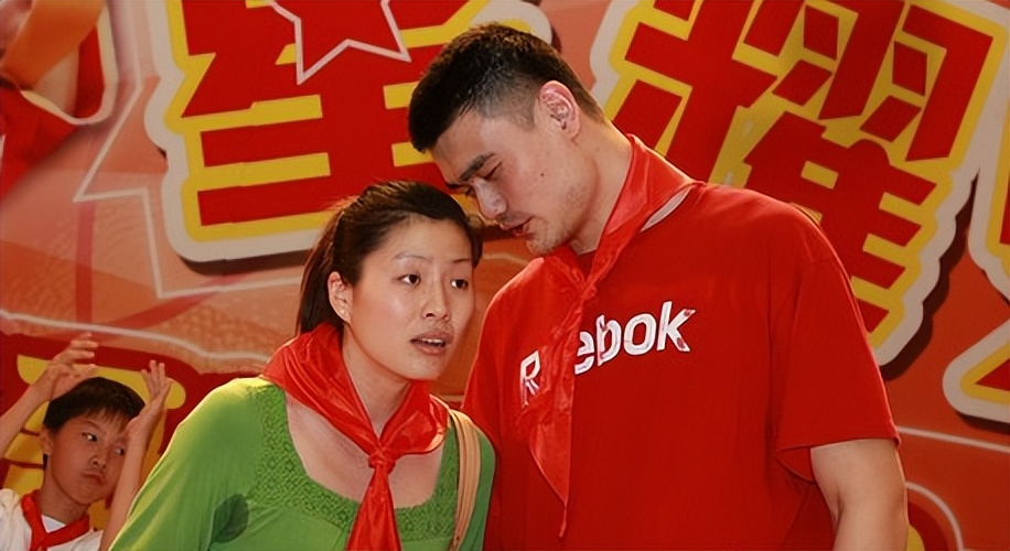 篮球巨星姚明现在的年龄有多大了,姚明为什么退役六年才入选名人堂