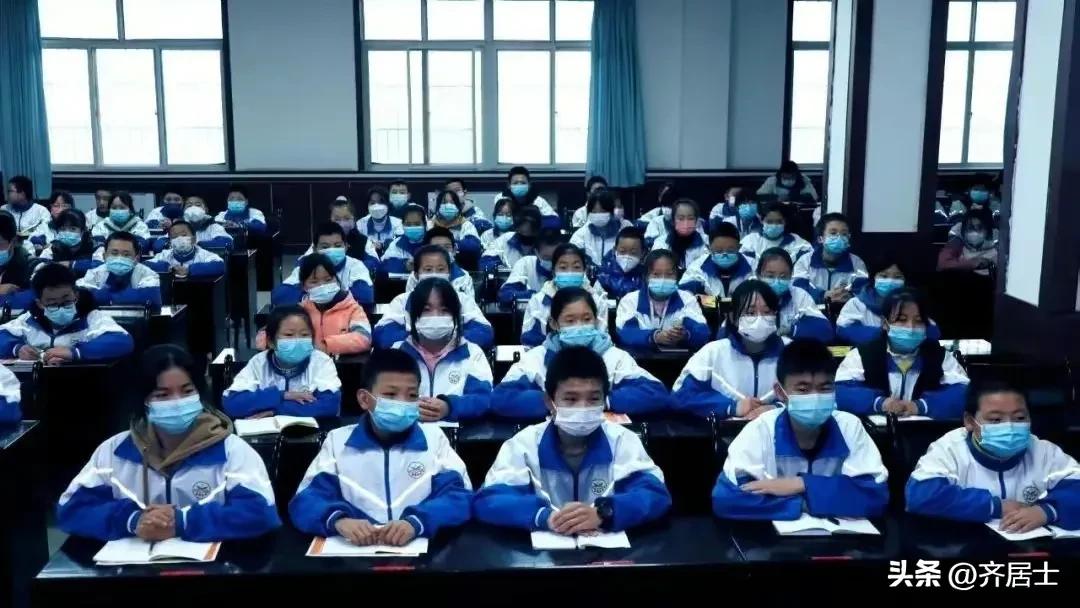 2023年中考100篇满分作文,2023中考预测作文关于青春的范文