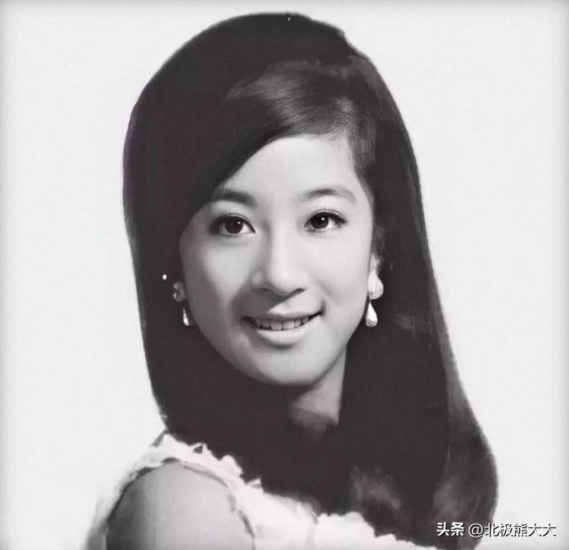 高龄富婆王薇薇为小男友抛弃丈夫,王薇薇老年照片