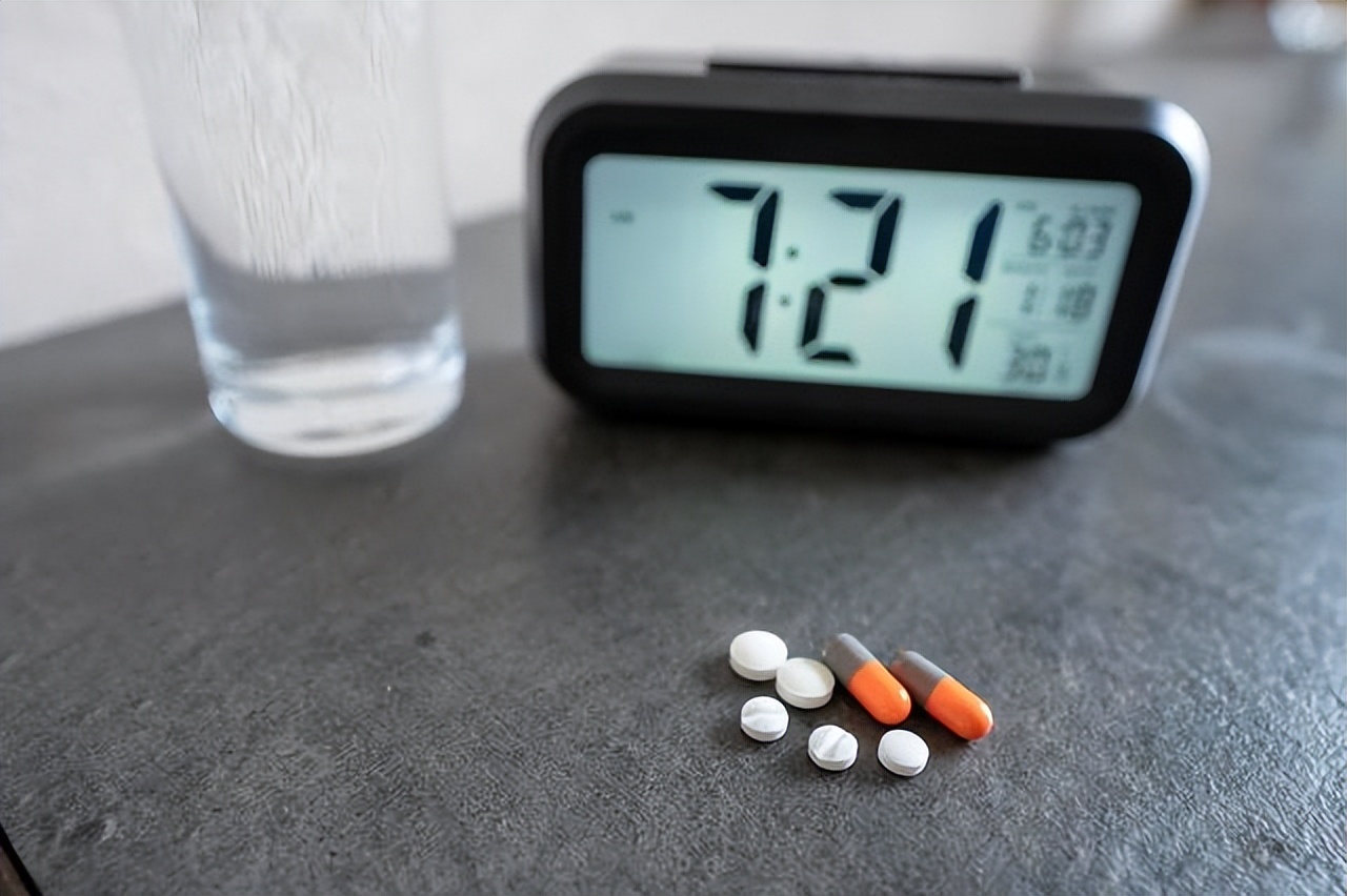 腰腿疼吃布洛芬有用吗,腰腿疼吃布洛芬有效吗