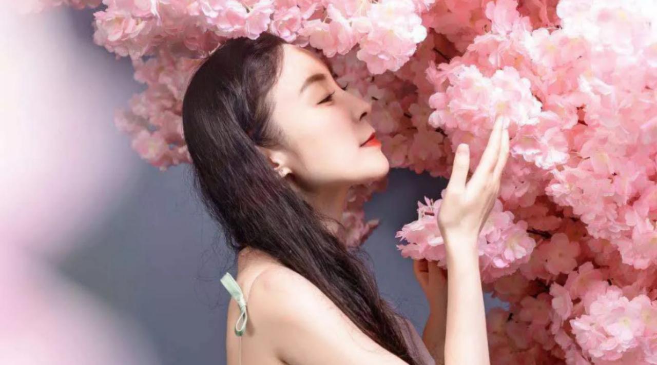 上海跨界作家小荷的个人服装品牌LittleLotus即将全面启动