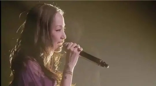 “偏执歌后”中岛美嘉：凭一首歌拉低日本自杀率，失聪仍坚持歌唱