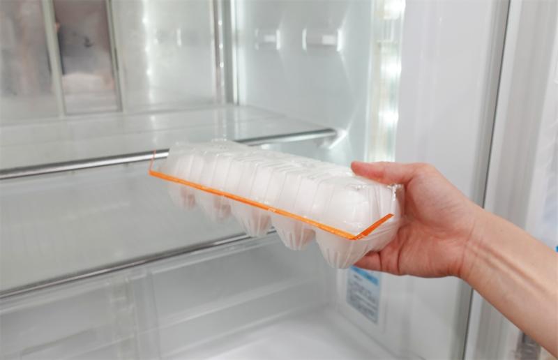 鸡蛋放在冷藏箱怎么冻坏了,鸡蛋放冰箱太冰了裂开怎么办