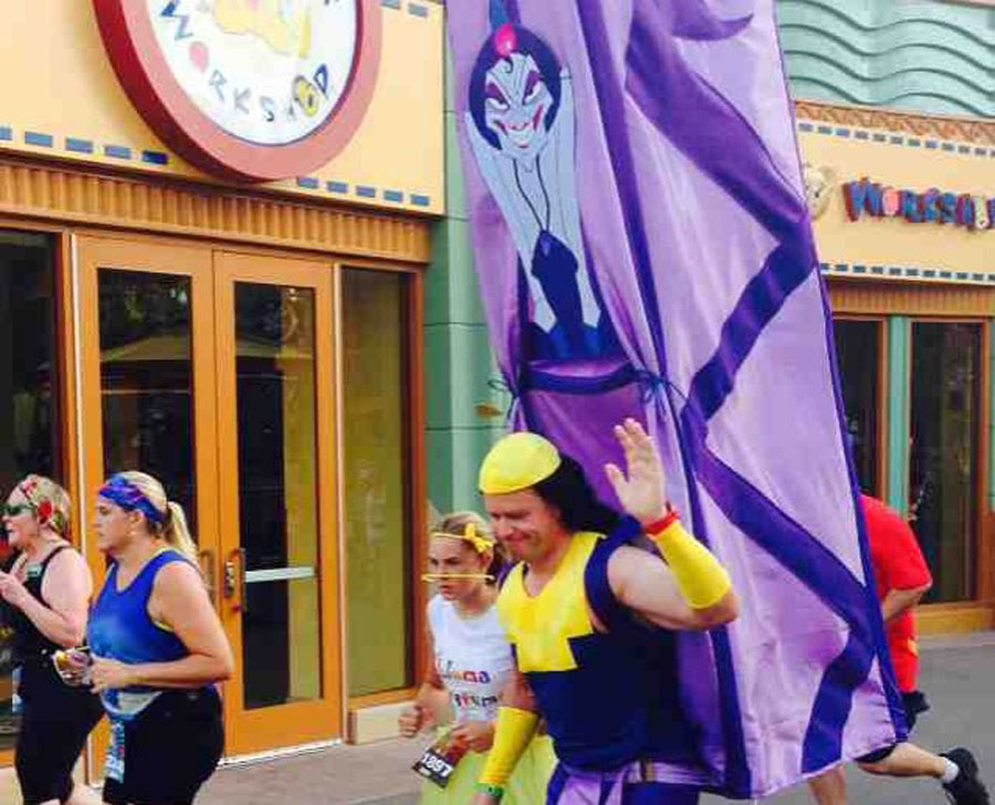 废弃迪士尼乐园吓人的照片,迪士尼乐园合拍照片