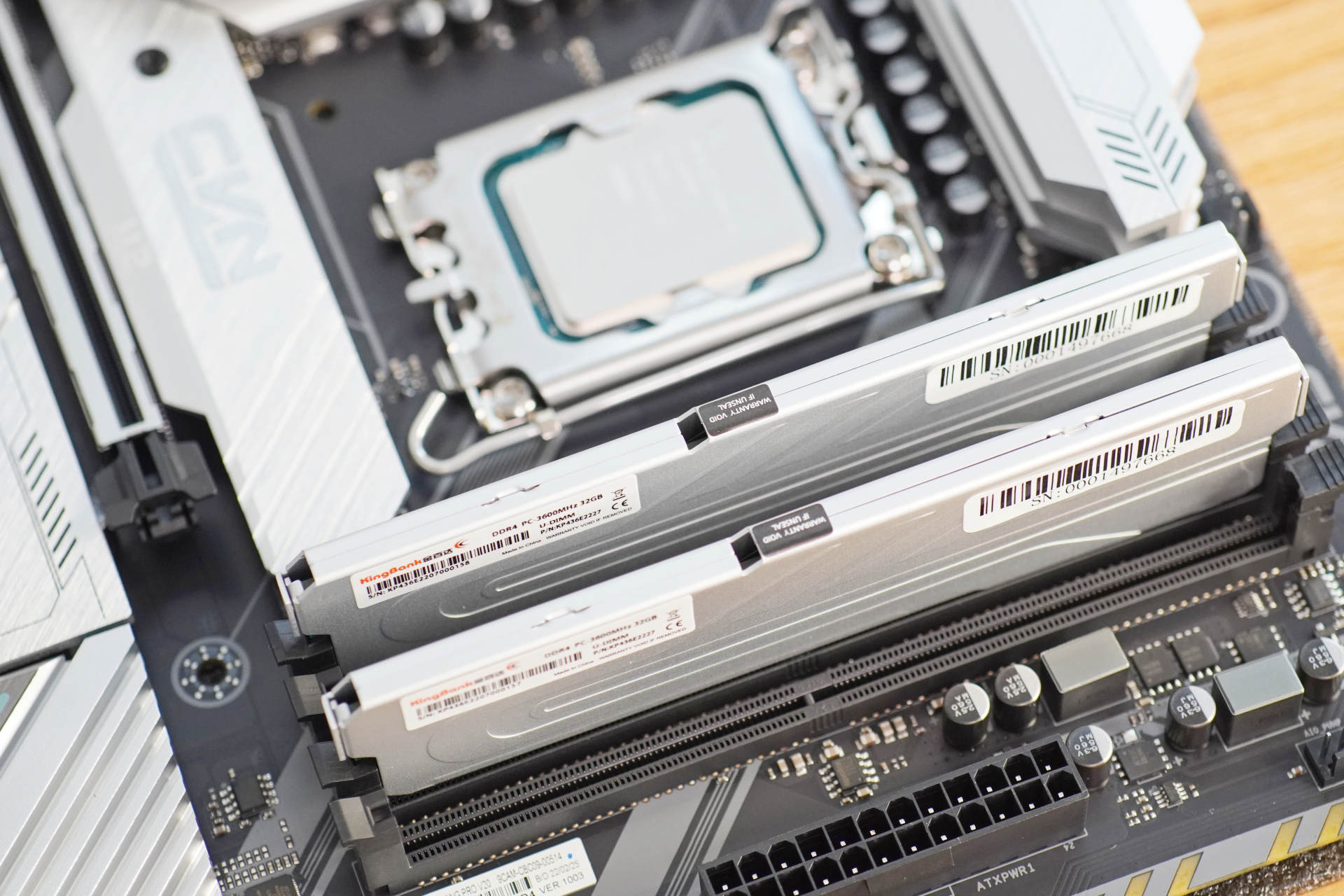 显卡局势不明朗的情况下，购入Z690和盖亚机箱，装机全新12代平台