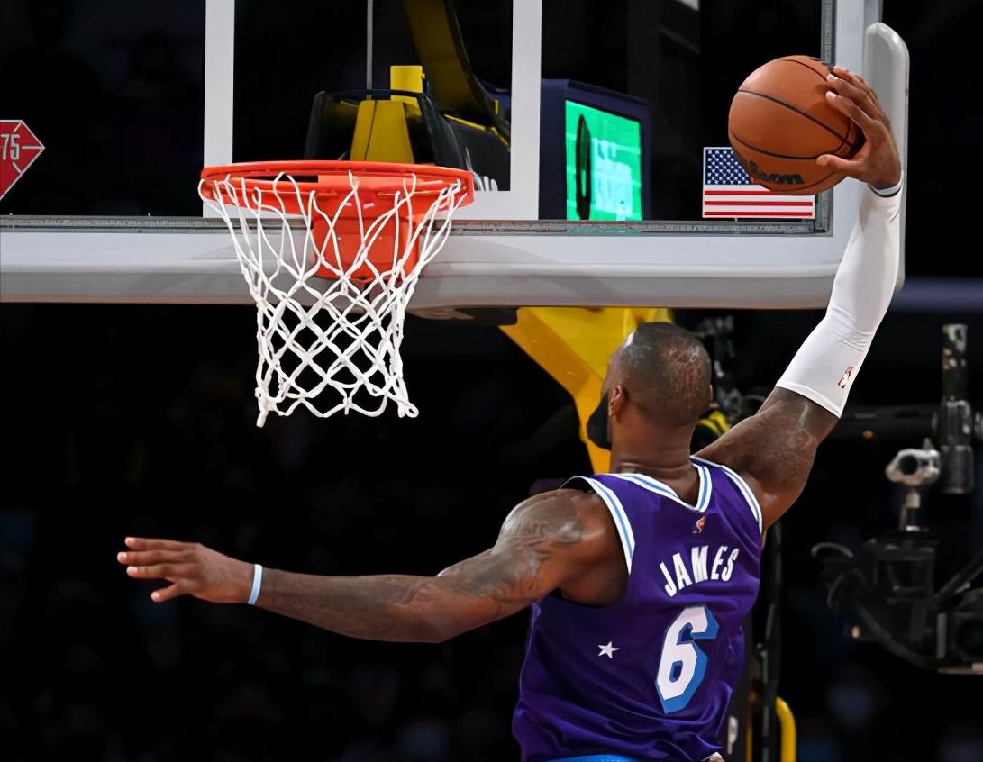 詹皇威少对阵勇士将完成赛季首秀,詹姆斯28分威少三双湖人轻取魔术