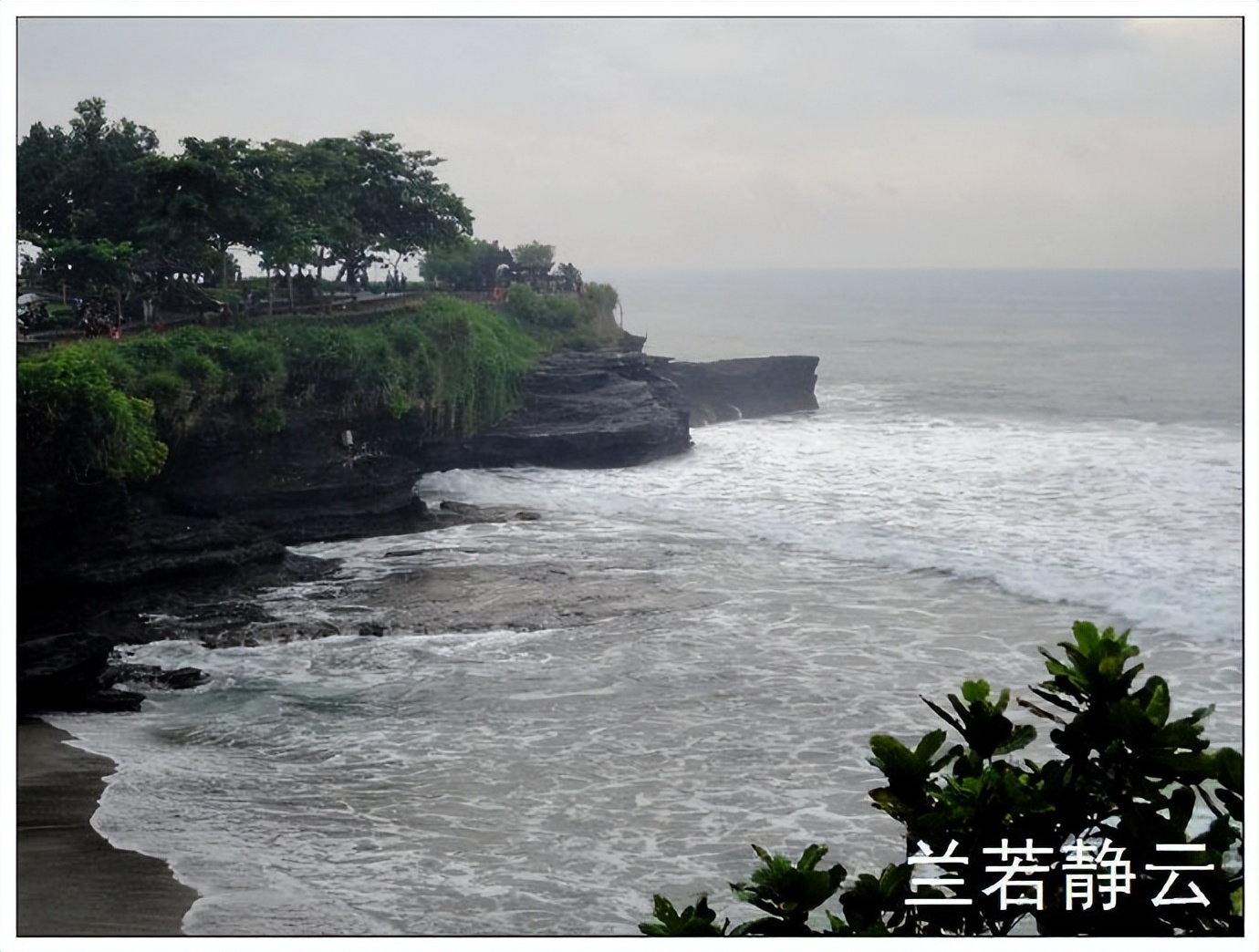 巴厘岛海神庙波涛汹涌,印尼巴厘岛皇威庙