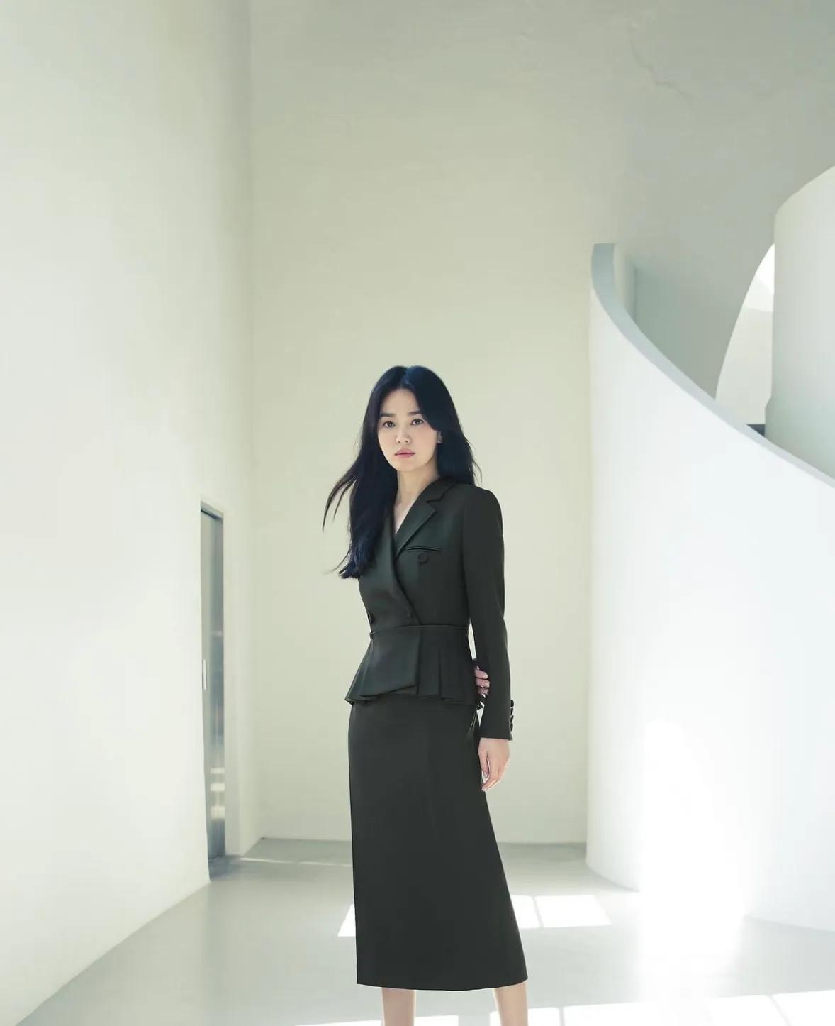 宋慧乔短发走秀穿搭,宋慧乔秋冬通勤风穿搭