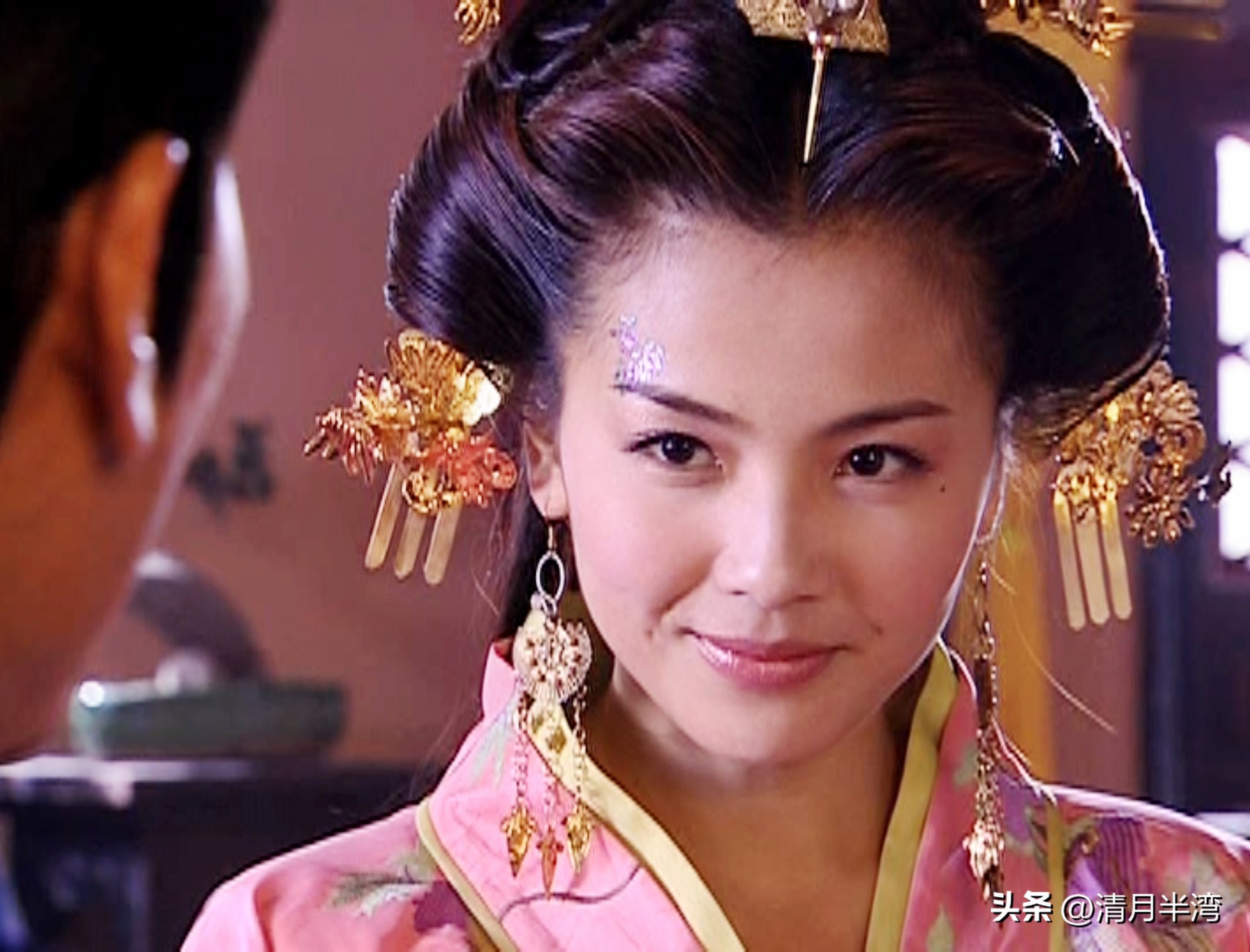 10位桃花眼明星,七位桃花眼女明星图片