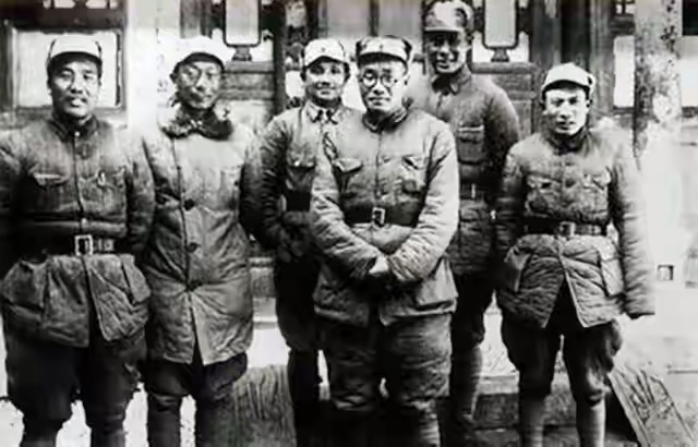 他34岁成为重庆首任市长，后当副总理，毛主席晚年两次要他挂帅