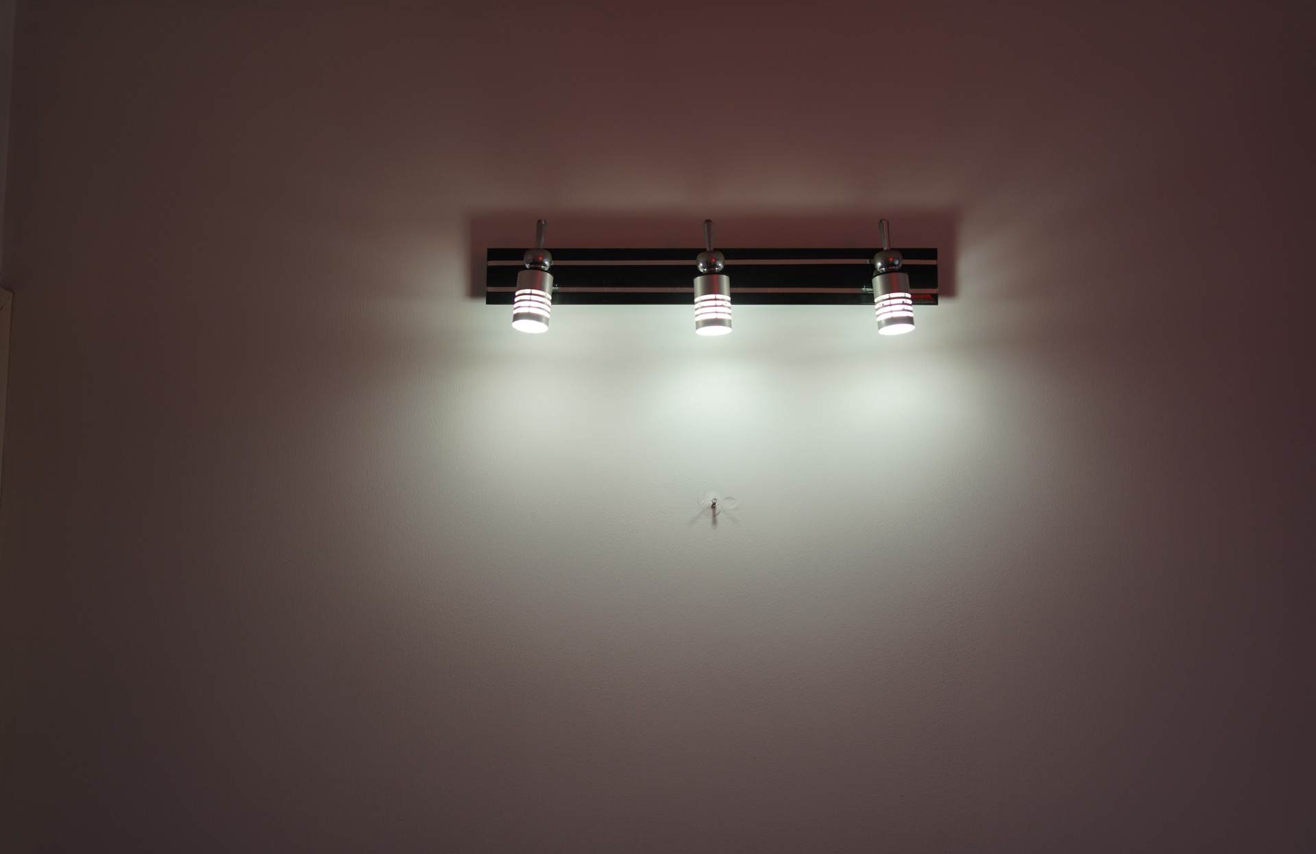 小户型也没有必要做全屋智能灯光,二手房客厅灯光改造