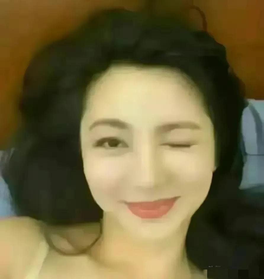 浙江某高校女生脚踏6只船,宁波女大学生脚踏6船