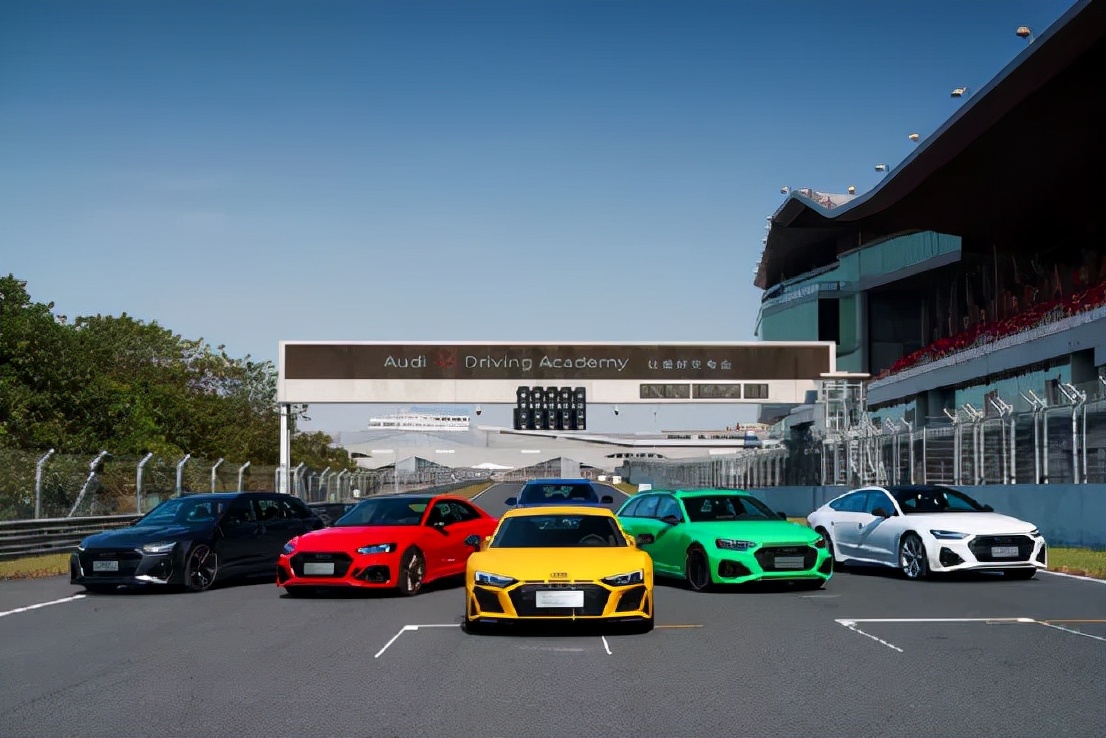 我在小纽北开R8跑车，奥迪RS驾驶学院能学到什么？