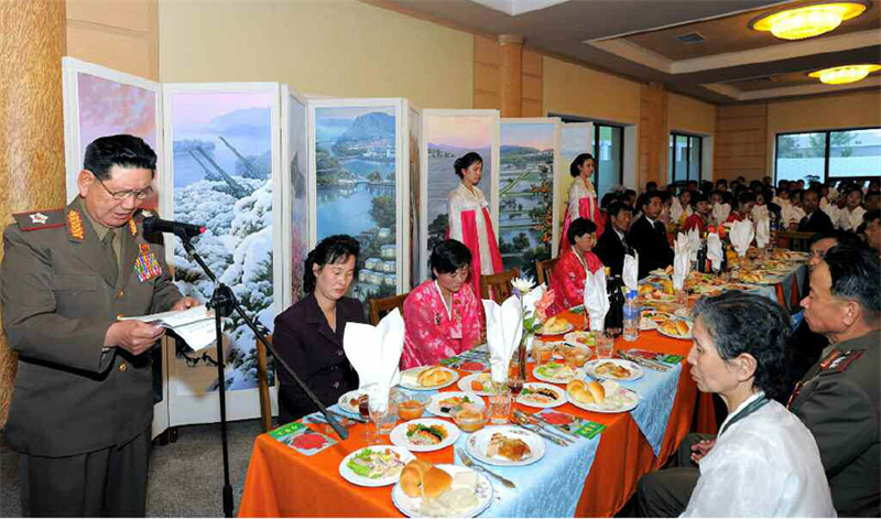 2012年，金正恩会见外宾，指着一个日本人问道：你就是叛徒藤本？