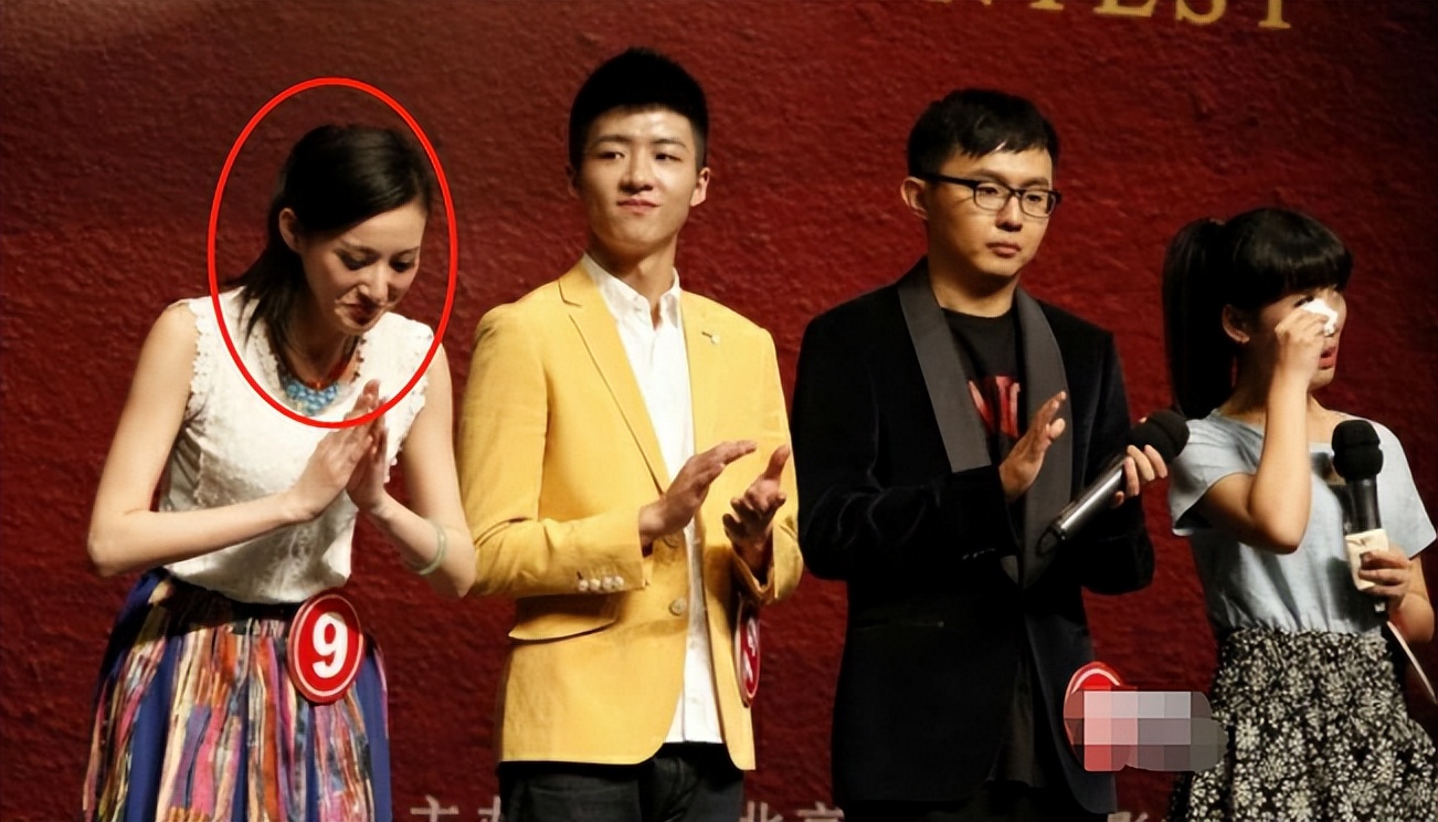 春晚新主持人马凡舒视频,春晚主持人马凡舒妆容解析