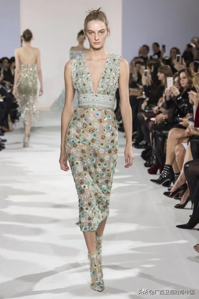 那些秀场上的“丑”鞋子