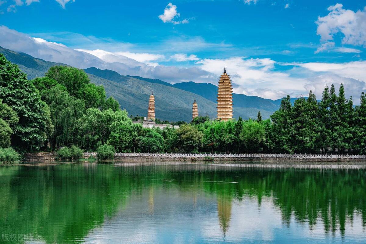 西藏和云南哪个更值得去旅游,云南最佳旅游时间表值得收藏