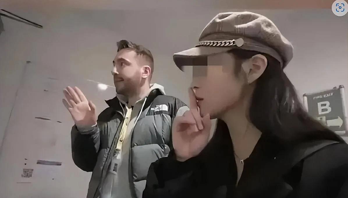 山东一大学再现“学伴”？女大学生高调炫耀，优越感从何而来？