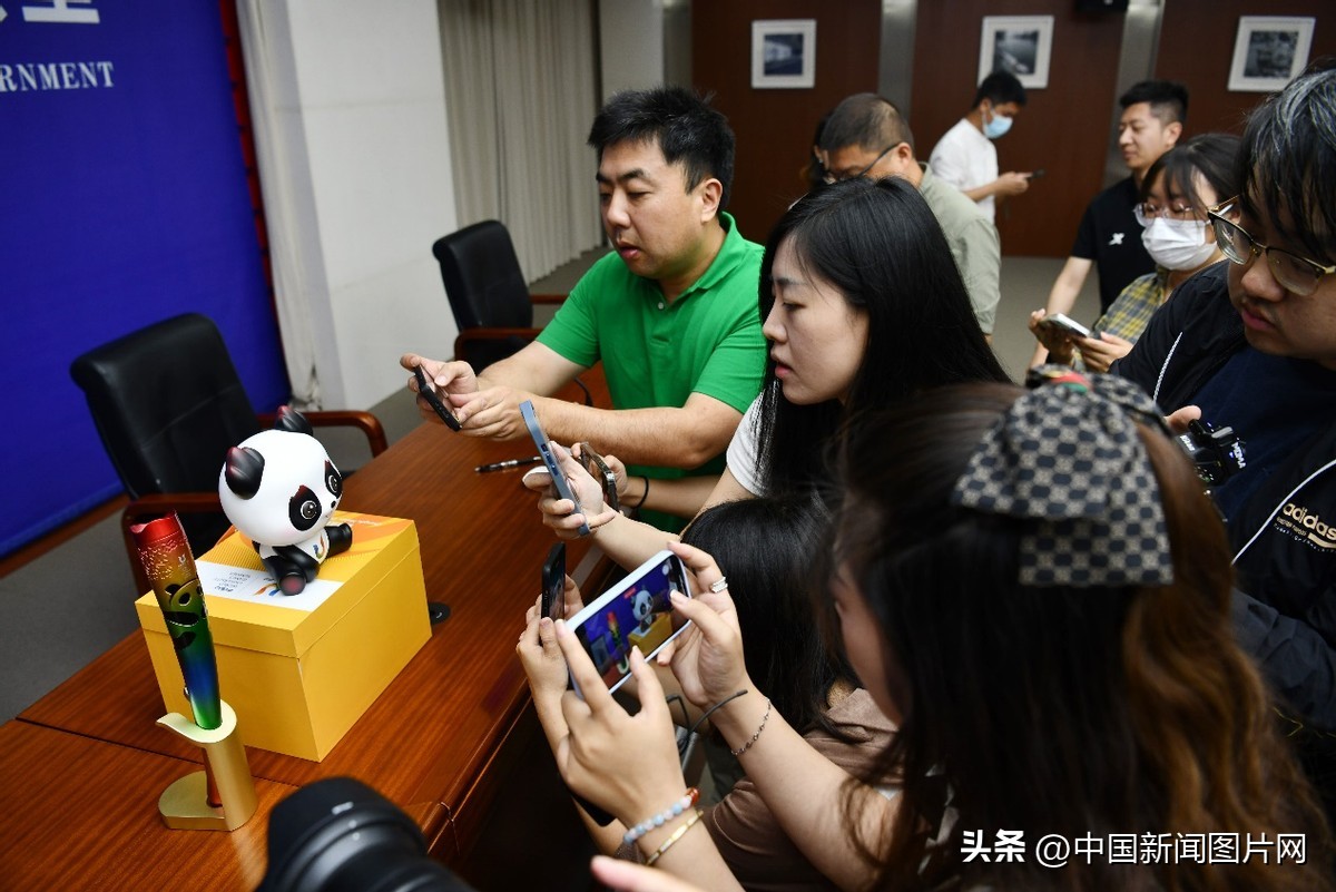 成都大运会吉祥物会徽元素的含义,成都大运会吉祥物奖牌火炬亮相