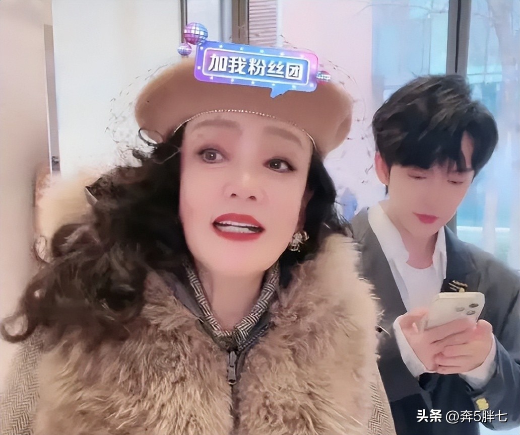 张兰带团队逛三里屯服装店，10万以下随便挑，还请吃麻六记