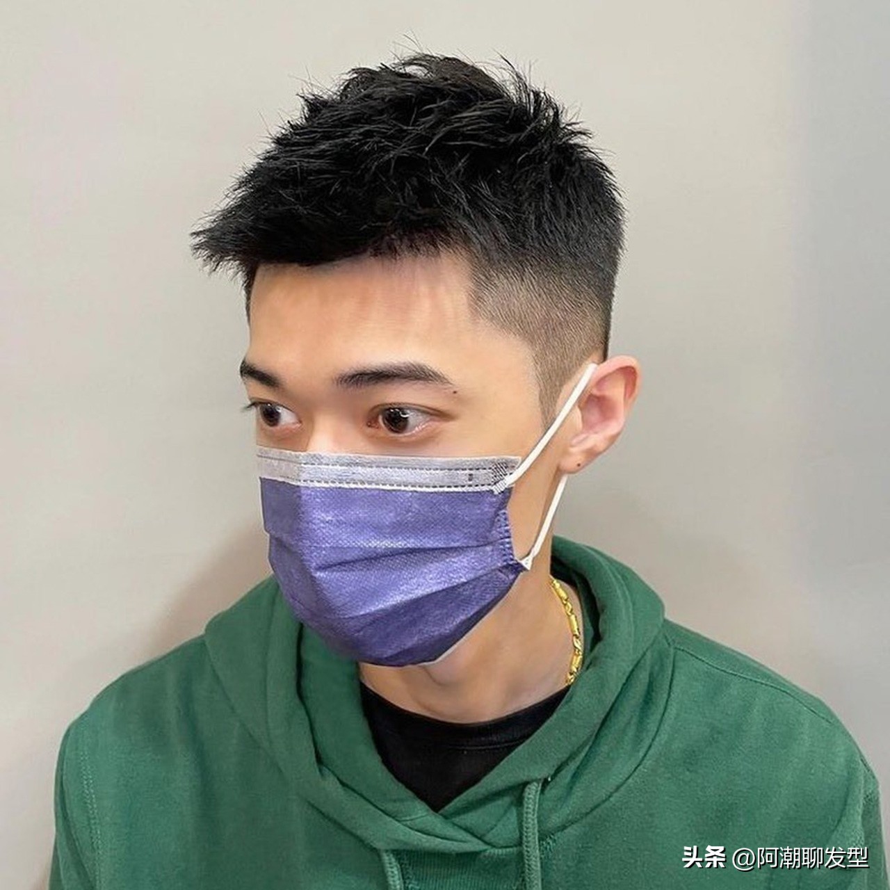 夏季扎头发简单好看中短发减龄,今年夏季流行的短发造型男