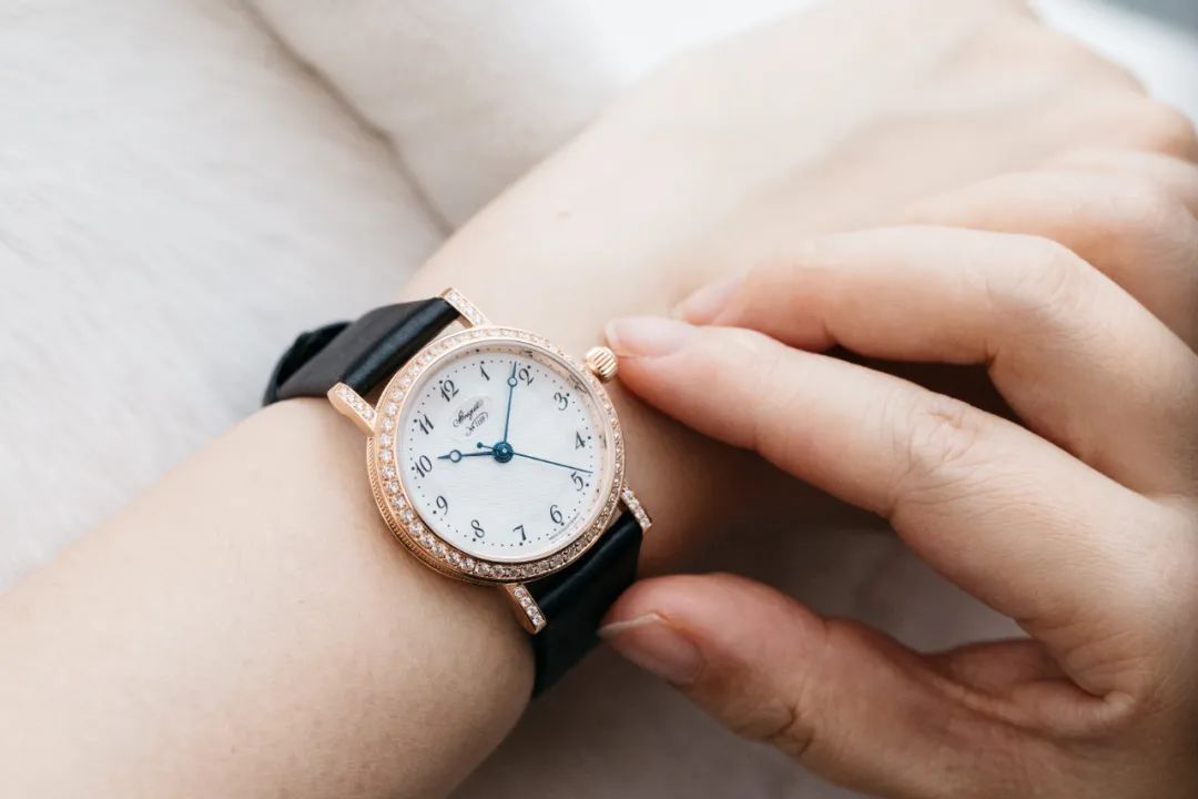 宝玑腕表调日历,宝玑月相表是不是随时间变化