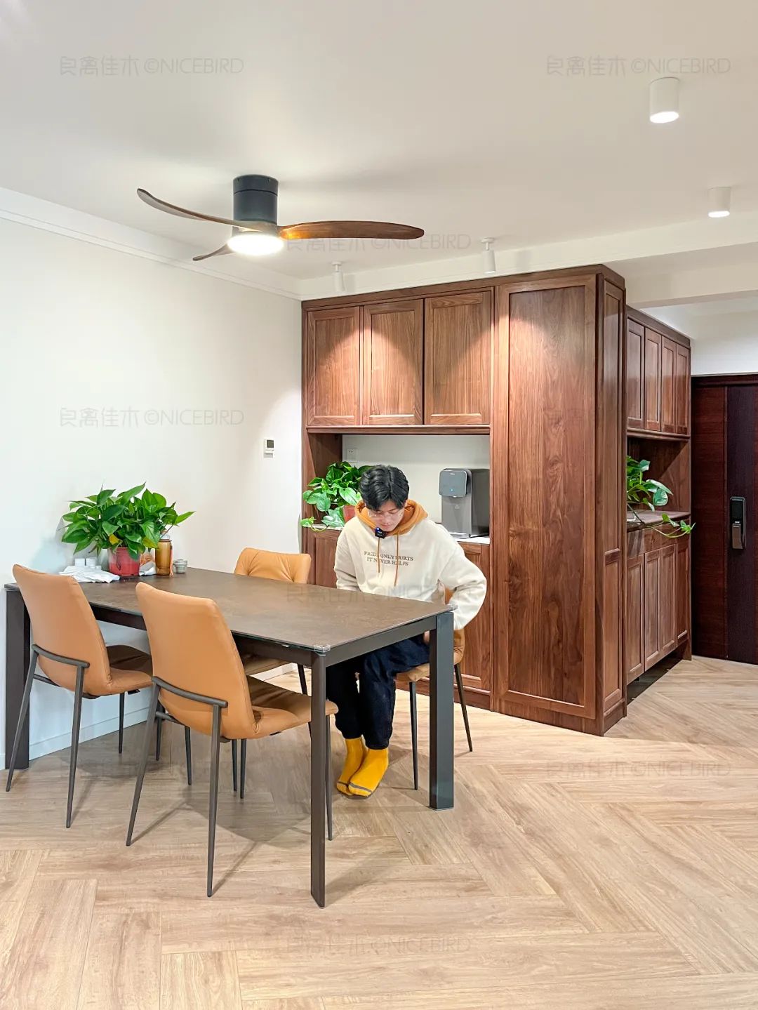 复古小拱门卡座书柜，主打一个全网爆火，北京业主是懂造景滴