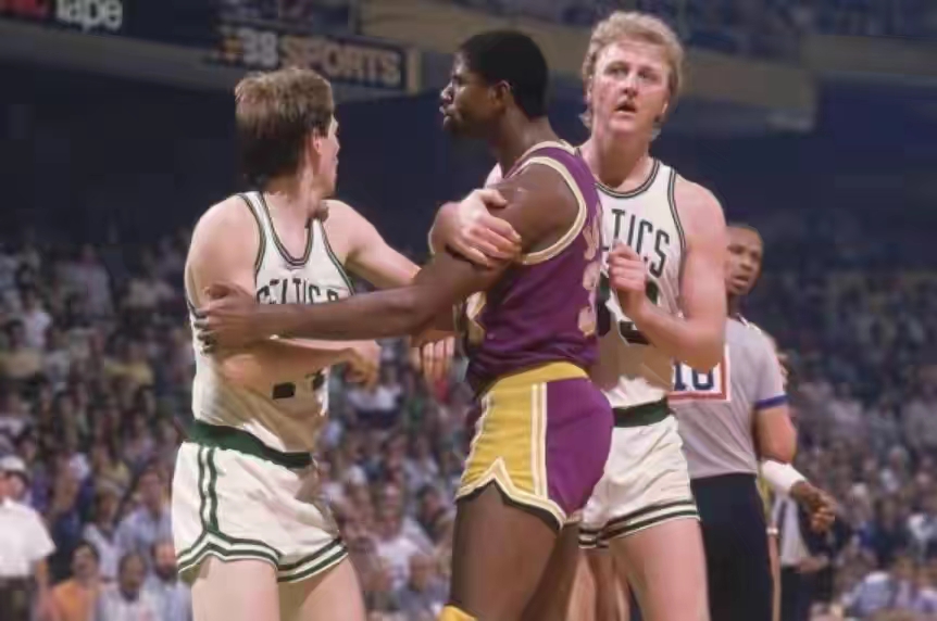 库里总决赛赢了詹姆斯几次,总决赛詹姆斯被杜兰特打爆