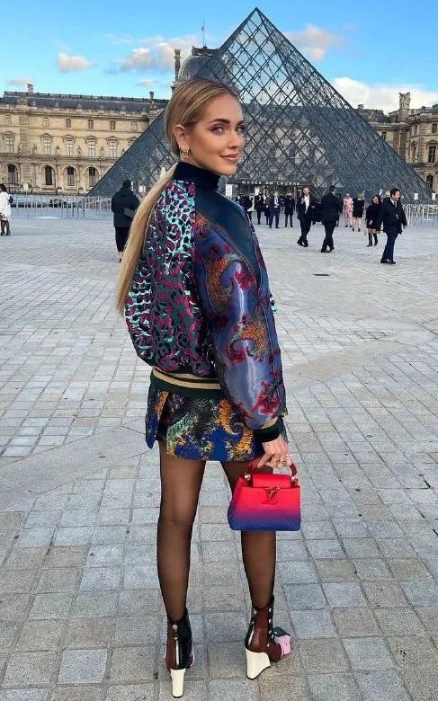 宇宙时尚博主被质疑衣品？！网友吐槽：她的穿搭我真看不懂…