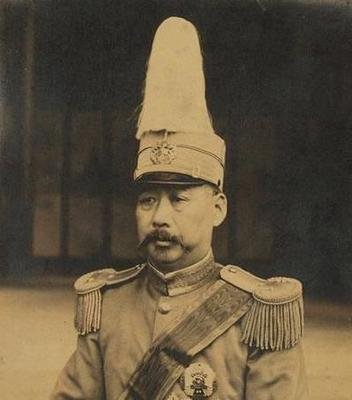 杜月笙帮黄金荣事件始末,杜月笙下跪救黄金荣