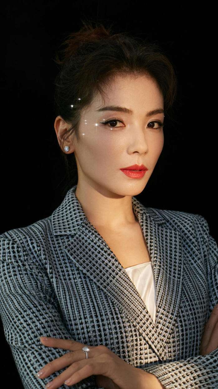 被“贤妻”*绑捆**的人生：刘涛曾经有多风光，现在就有多失意