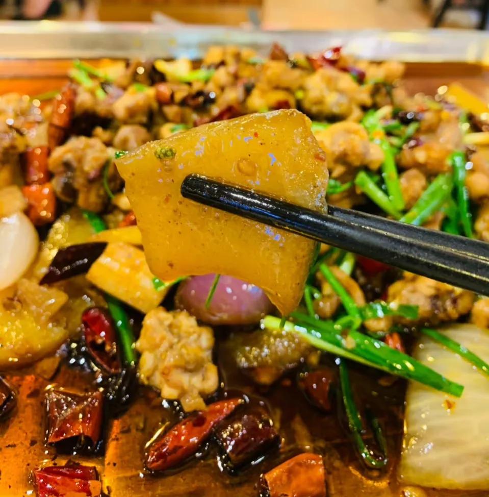 来万州吃一次正宗万州烤鱼,万州烤鱼什么味道正宗好吃