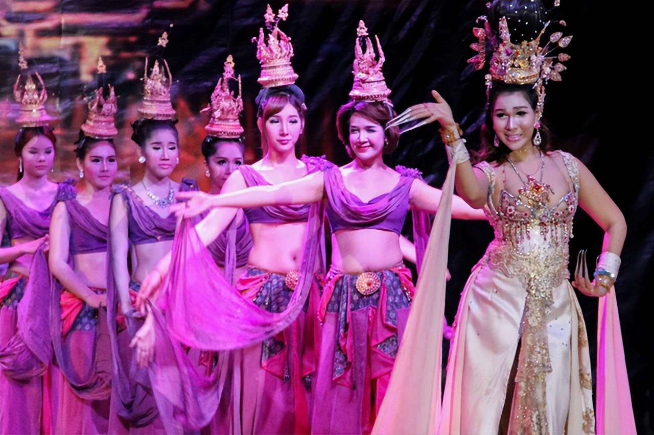 泰国人妖的“血泪史”，揭秘人妖背后的真正生活