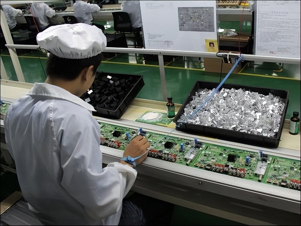 液晶电视降价了,液晶电视机价格怎么跌这么厉害