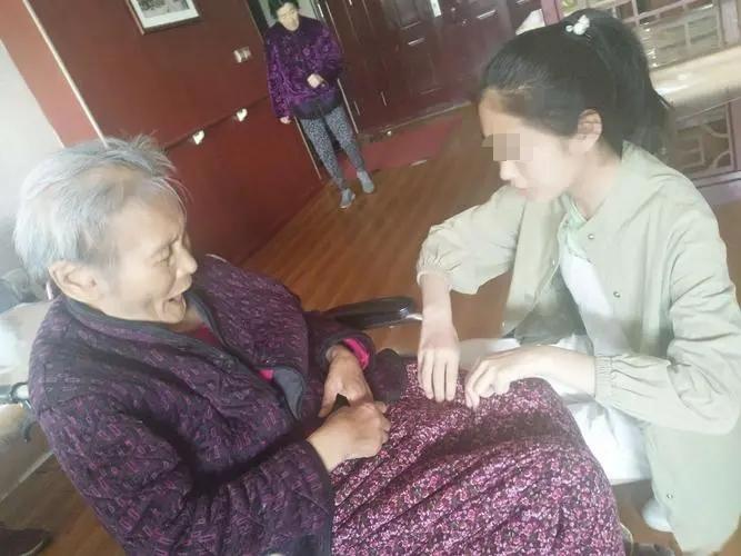 老人免费领鸡蛋被骗中奖后续,200余老人领10个免费鸡蛋陷入骗局