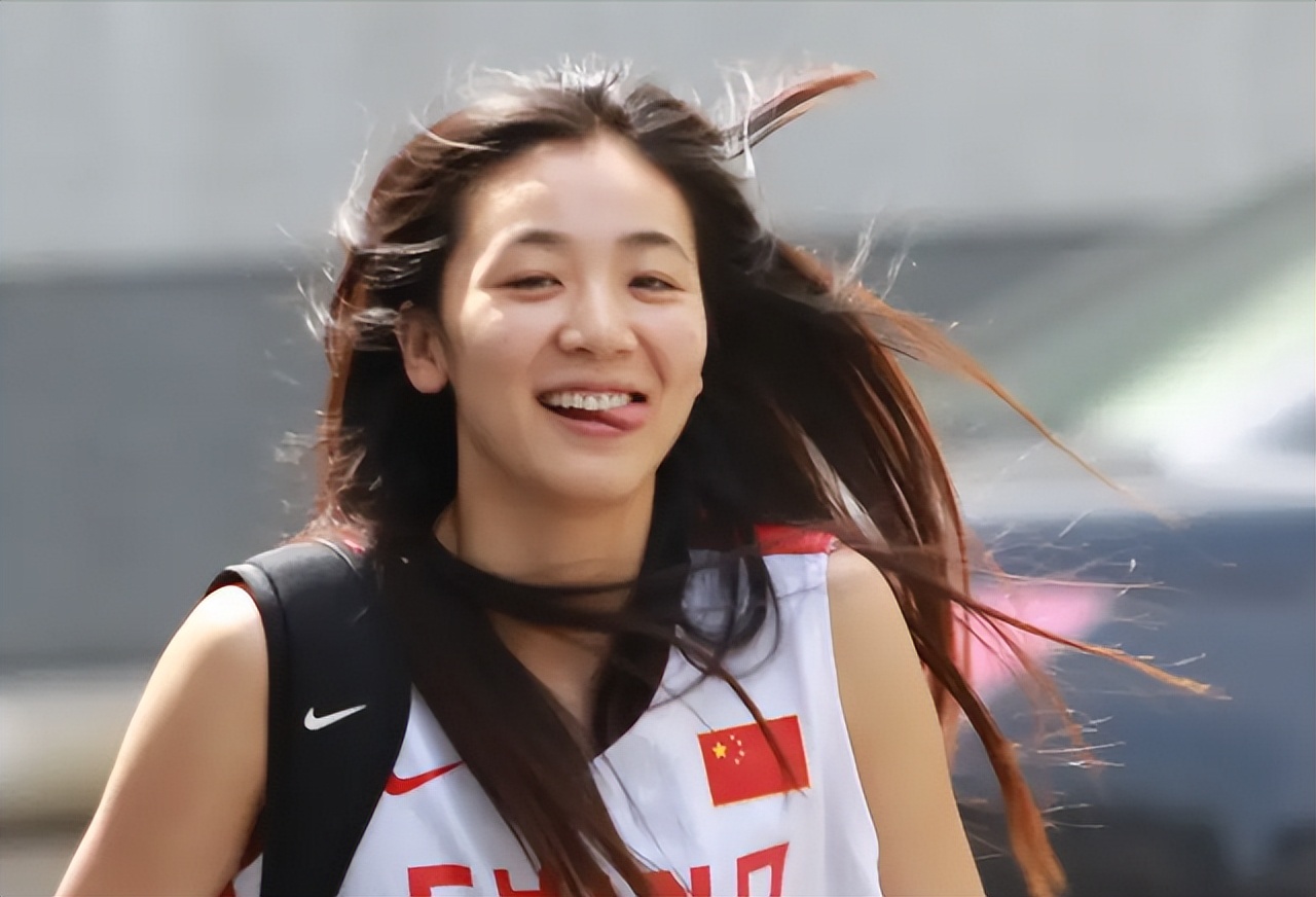 中国女篮王思雨照片好看一点的,徐杰和张茹王思雨身高啥关系