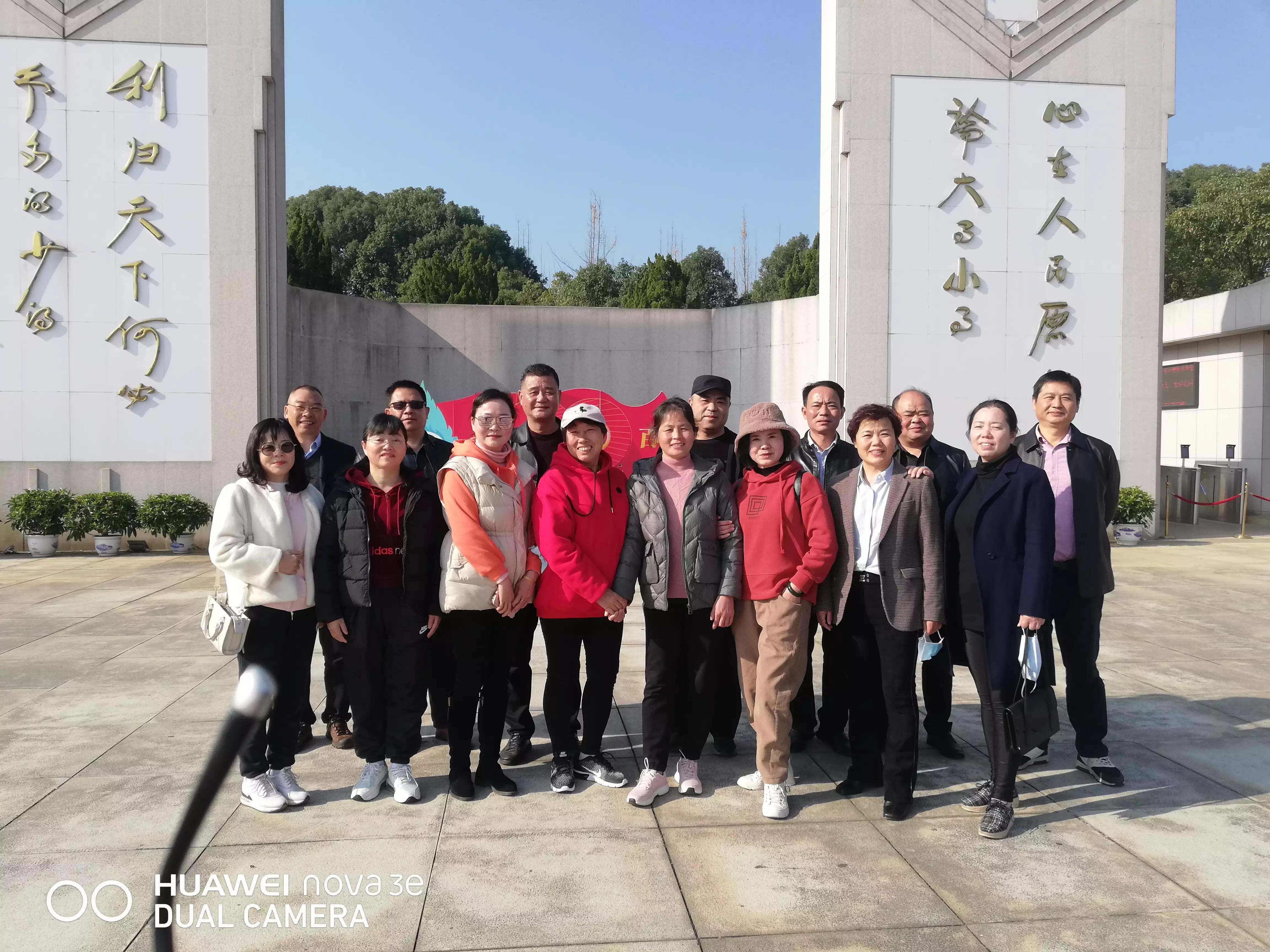 女同学聚会感慨唯美句子,一次同学聚会让我伤透了心